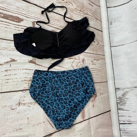 Bikini - Picture 3 of 5